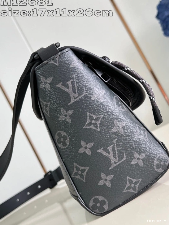 First bag ru Messenger Pulse Louis Vuitton 0822